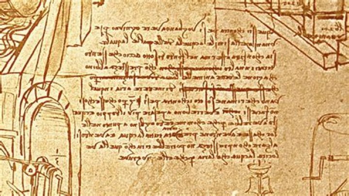 Did leonardo da vinci write backwards?