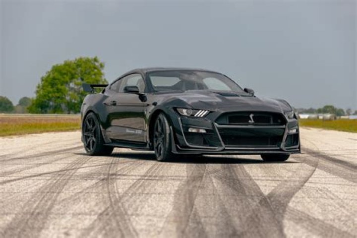 Do dark gray cars show dirt?