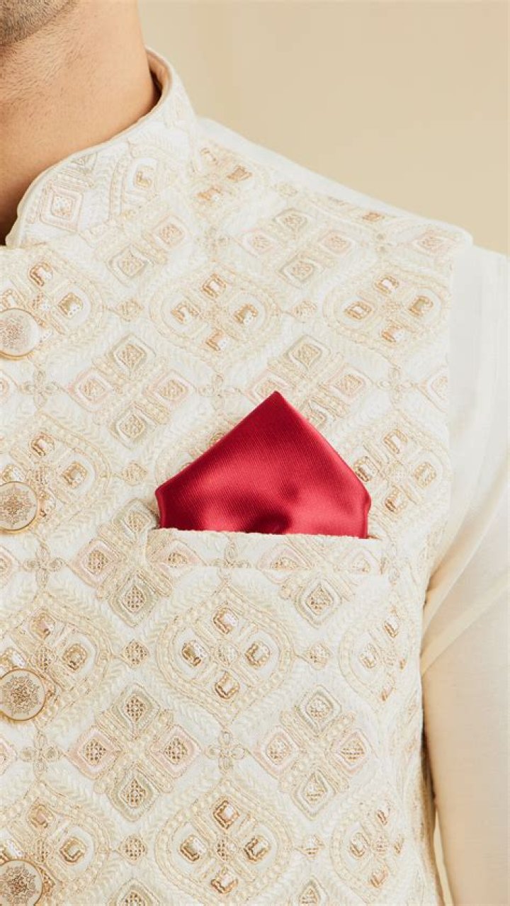 Do guys wear brooches?