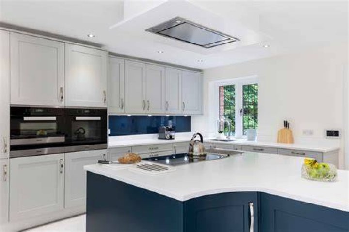 Do kitchens have to have extractor fans?