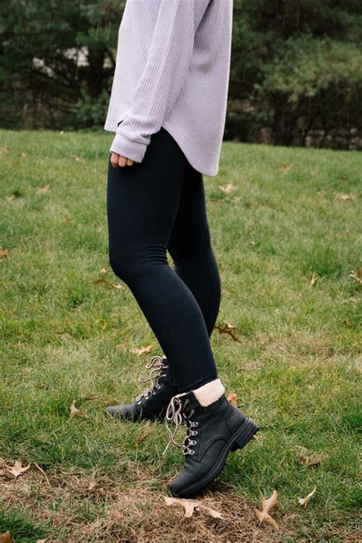 Does fabletics have fleece lined leggings?