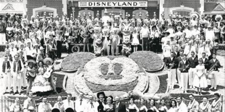 In what year did disneyland open?