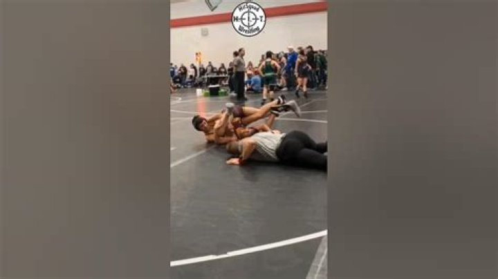 What is a spladle in wrestling?