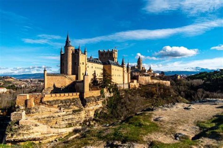 Why go to segovia spain?